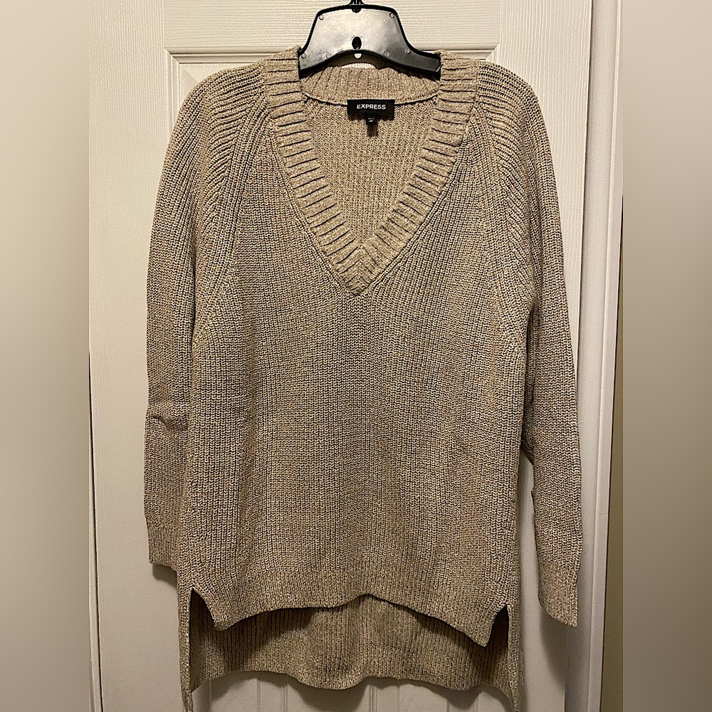 Express V-Neck Sweater in Size Extra Small